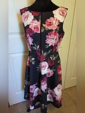 White House Black Market Romantic Floral Print Fit & Flare Dress Size 6